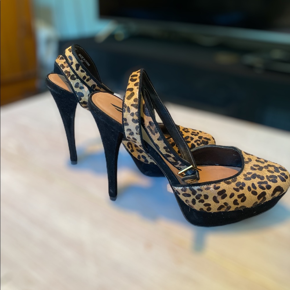 Ava and Aiden Cheetah print pinup like sandal. ❤️